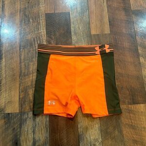 Under Armour booty shorts S (2800)